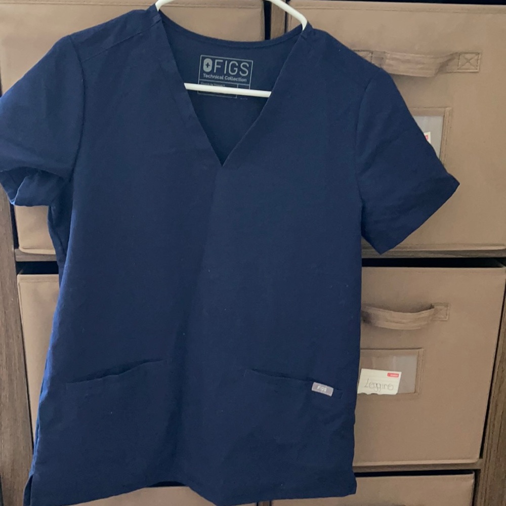 Figs scrub top